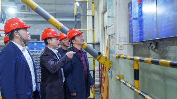 铆足干劲开新局 ！镇党委书记赵胤率队走访QG刮刮乐科技，调研复工复产